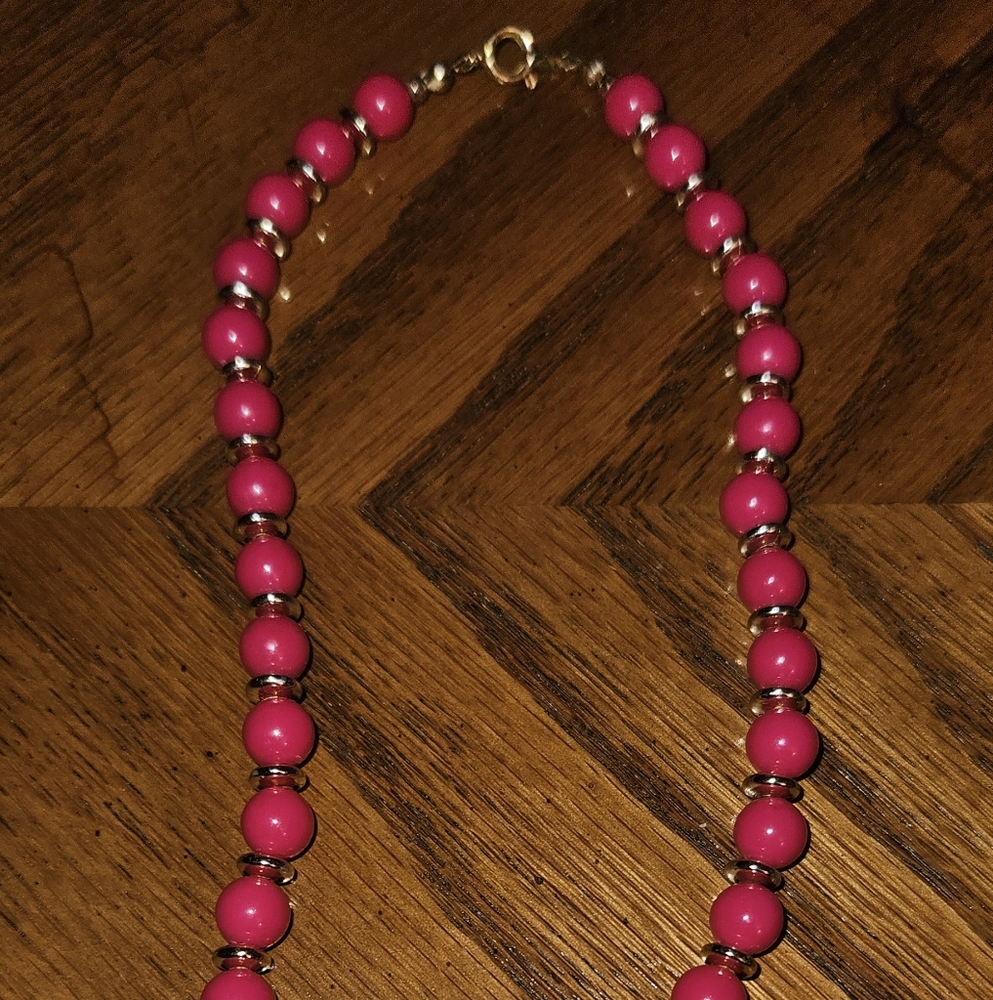 Plastic Pink Beaded Necklace With Gold Tones Fashion Jewelry